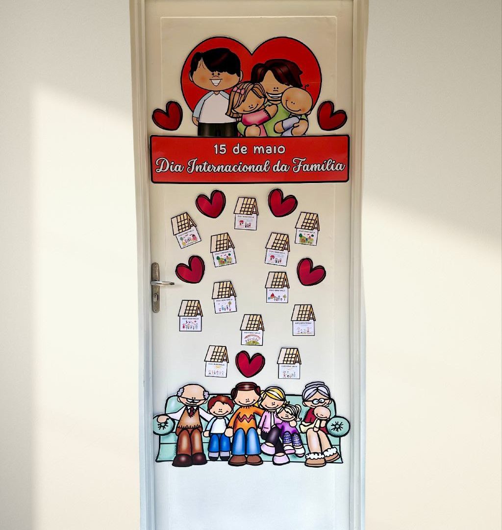 Decoração de porta tema Dia Internacional da Família