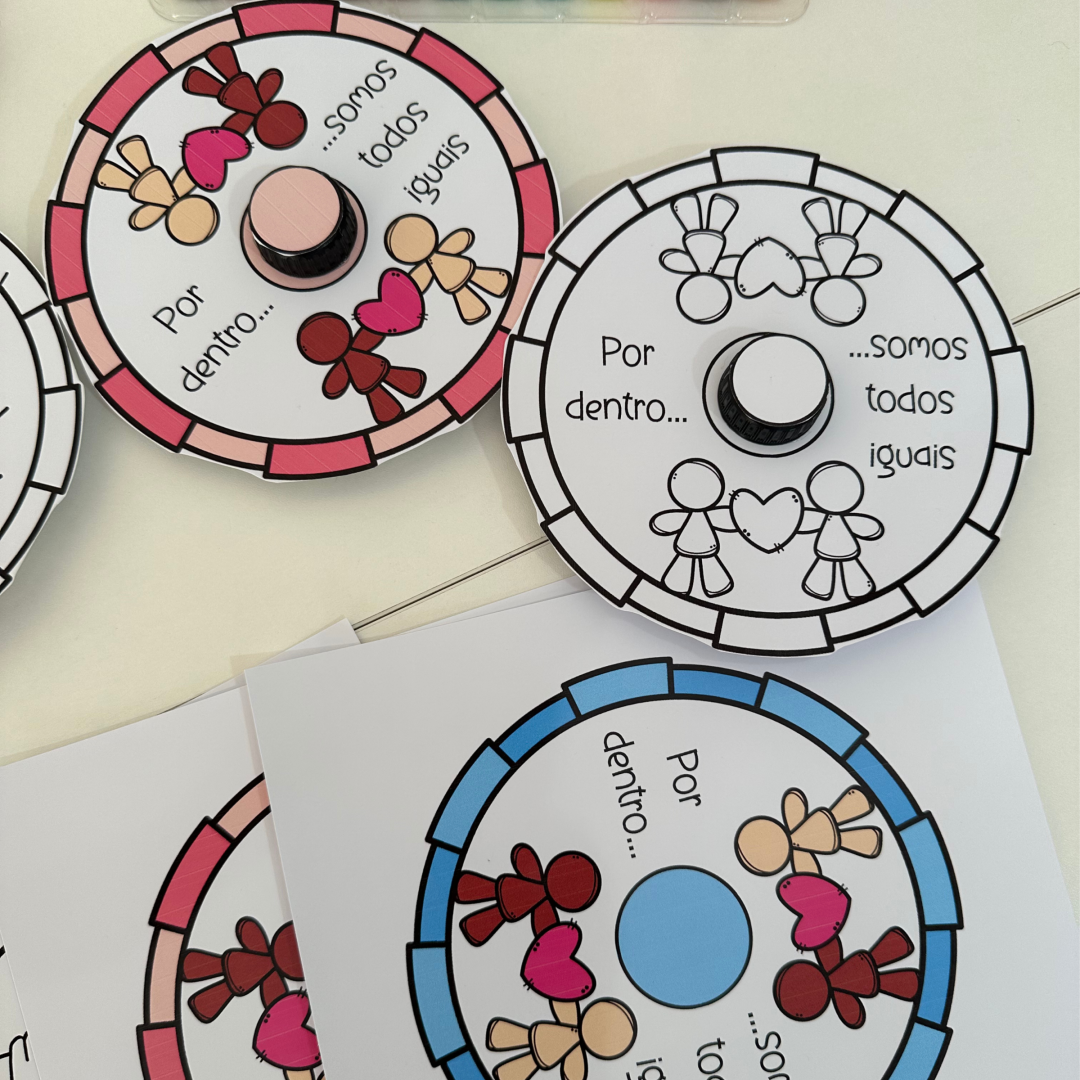 Roleta giratória para trabalhar o tema "Diversidade Cultural”